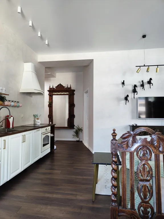 Трёхкомнатная квартира с элементами колониального стиля у подъемника