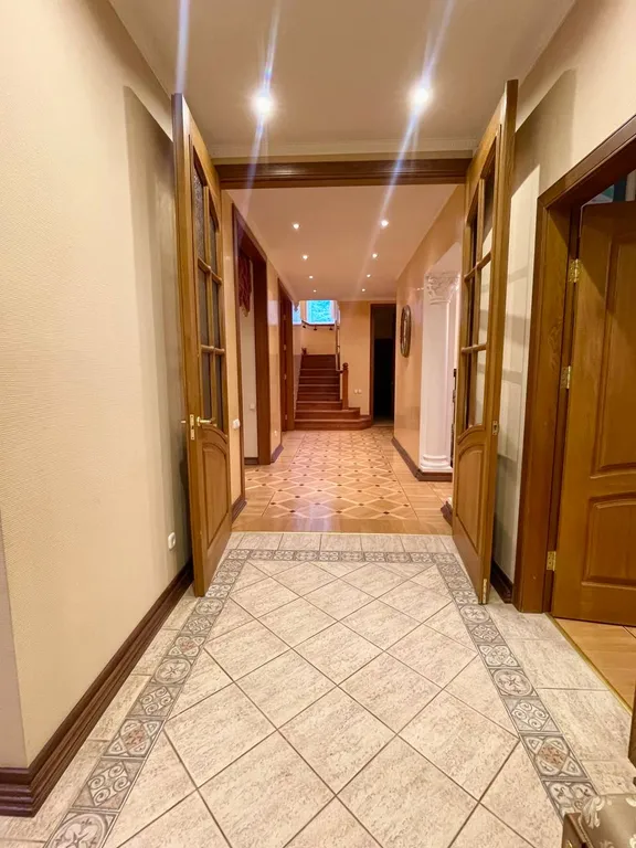 Котедж в классическом стиле с бассейном, сауной, бильярдом