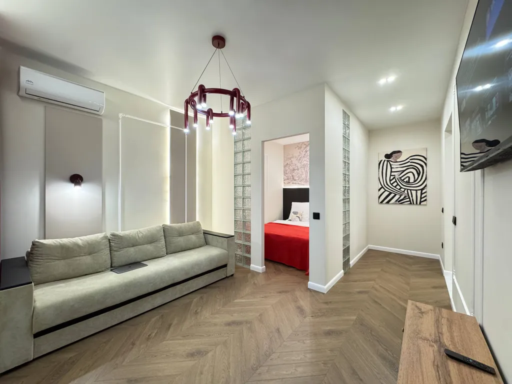 Новая дизайнерская квартира в самом развитом районе города — аренда посуточно в Оренбург