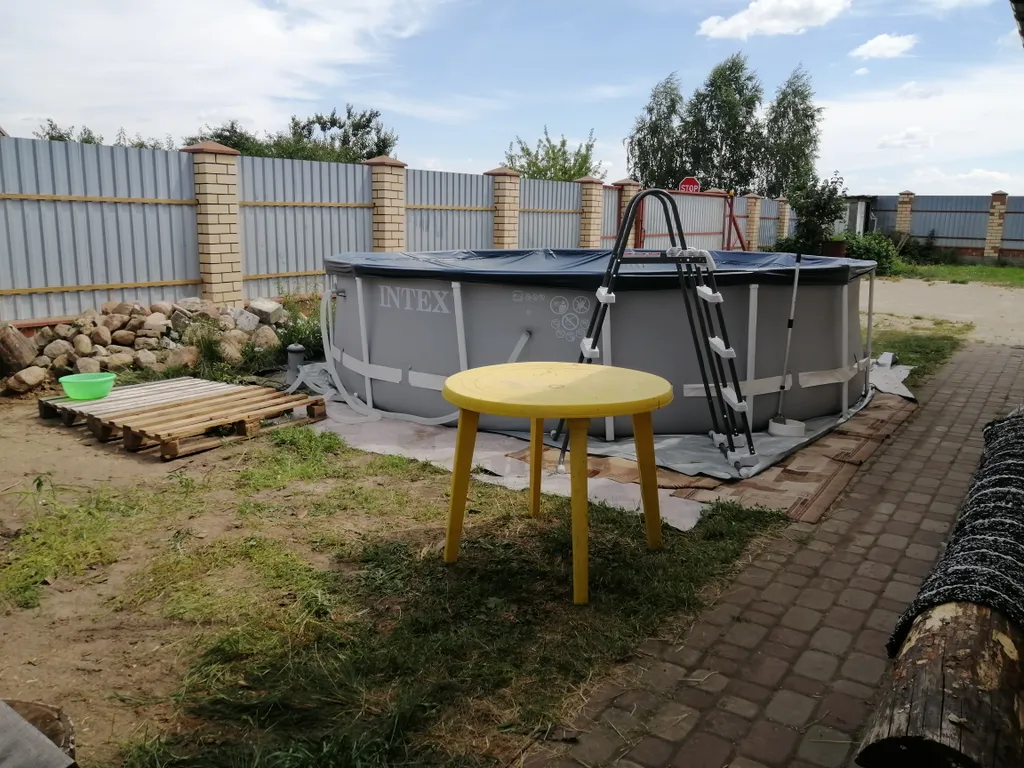 Дом с баней, бильярдом и бассейном