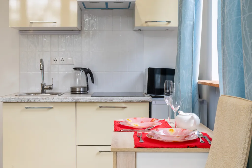 Светлая студия с 2 окнами и видом на горы