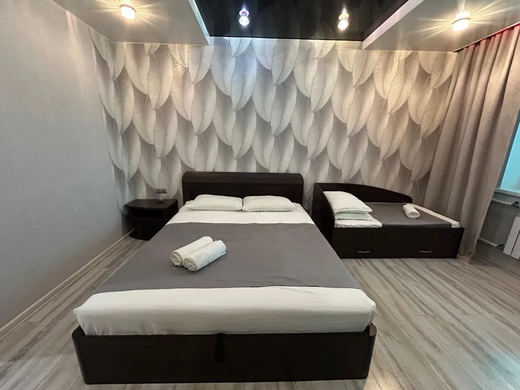 Современная трехкомнатная квартира с большой кухней