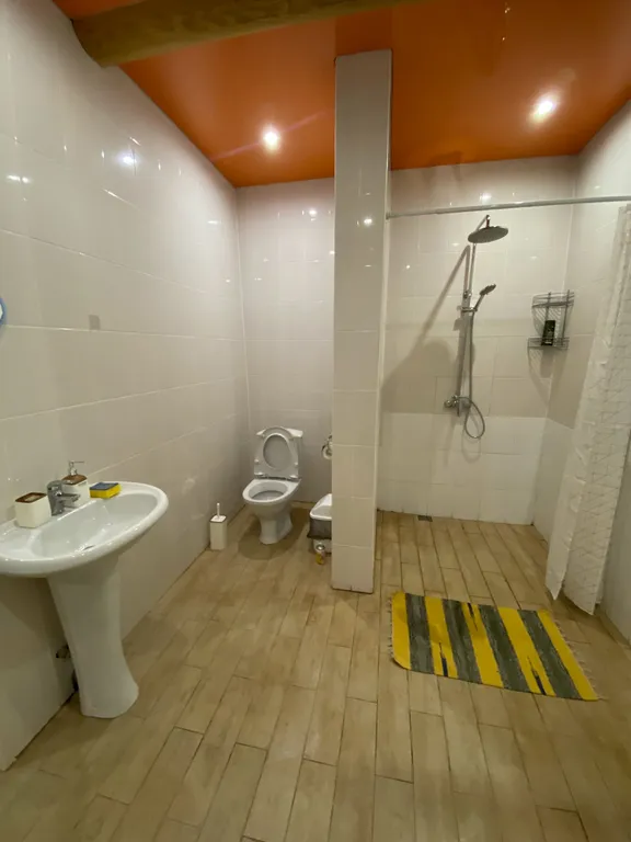 Дом с прудом