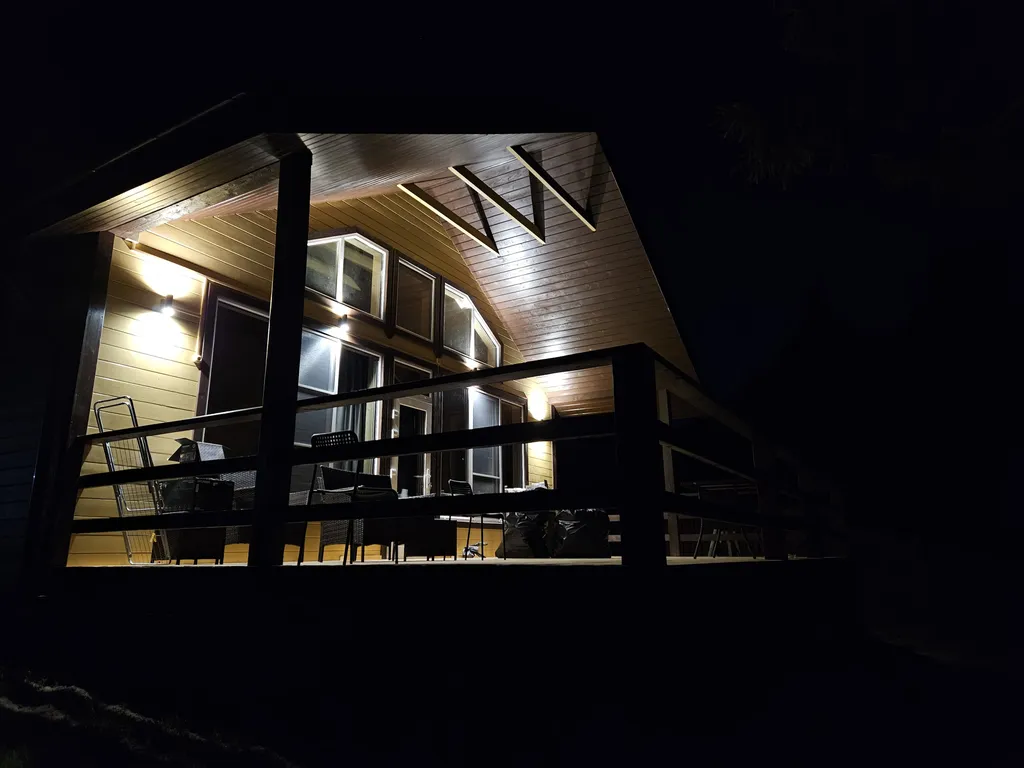 Коттедж с большой террасой на берегу Селигера