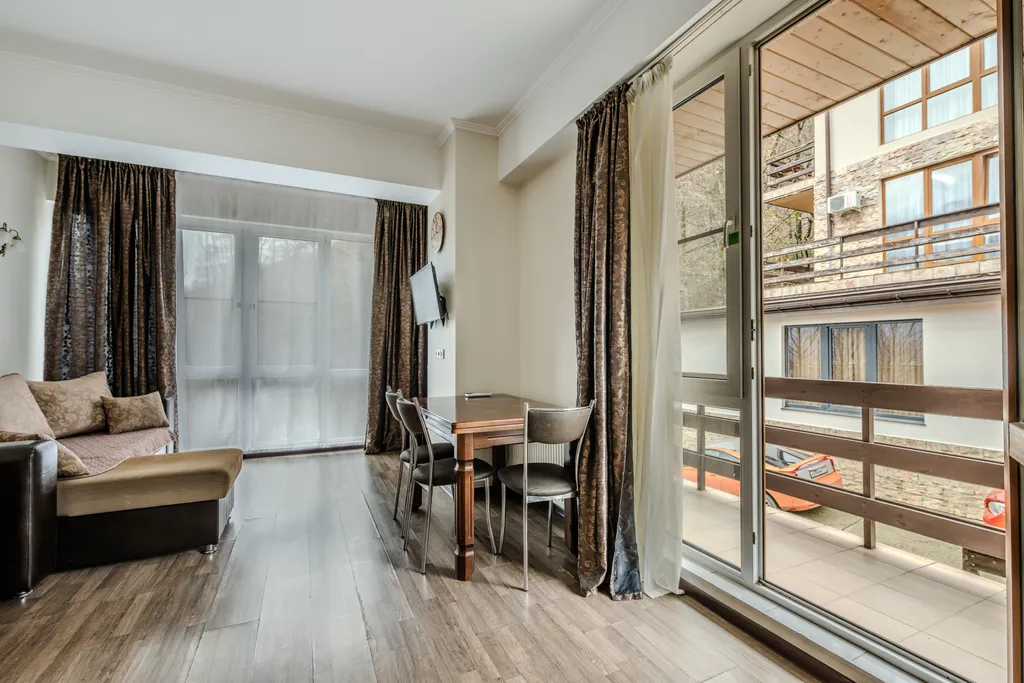 Апартамент с закатным балконом, 52 м², 2 этаж