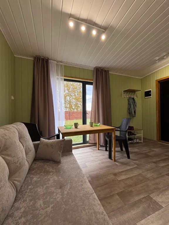 Новый, уютный дом на огороженной территории