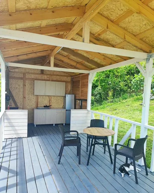 Коттедж Четырёхместный номер с видом на море — Гагра