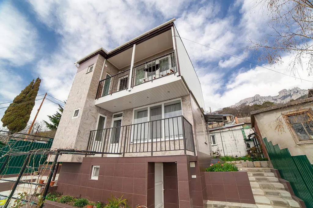 Апартаменты с видом на море и горы