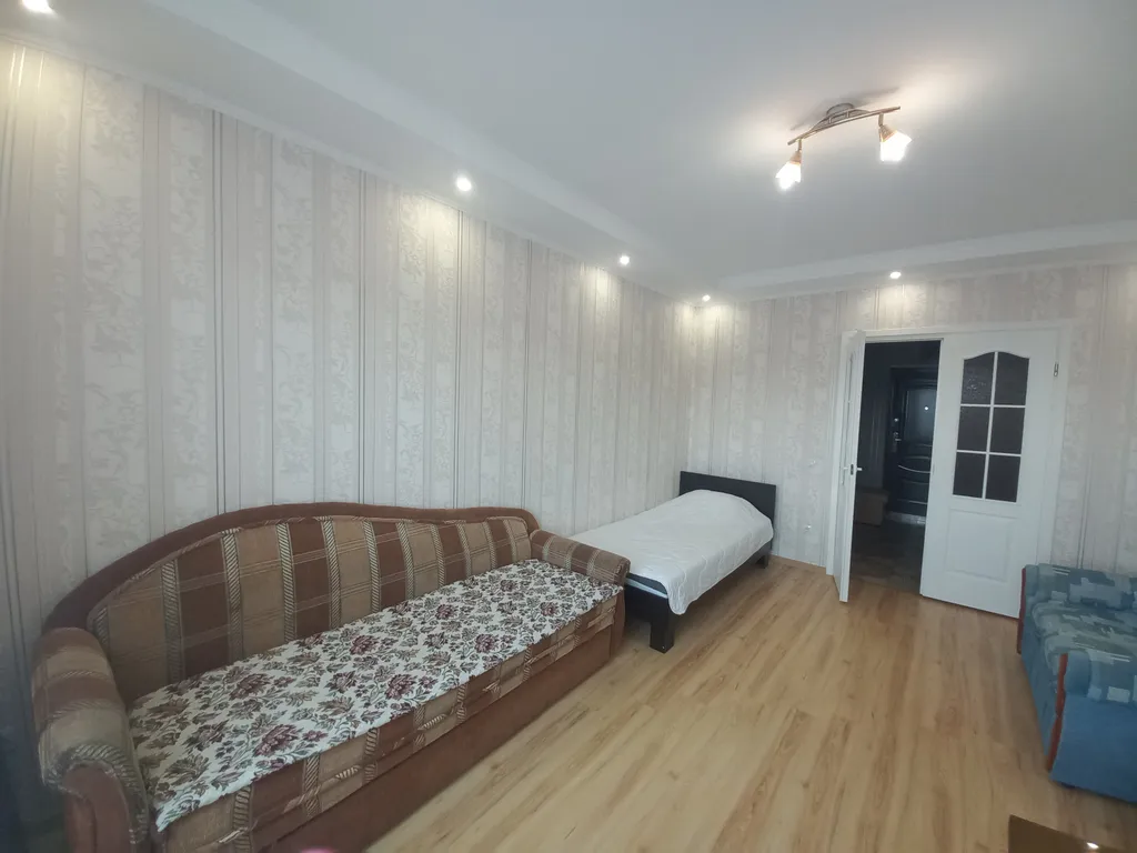 Светлая 2х ком квартира возле ТЦ Тринити