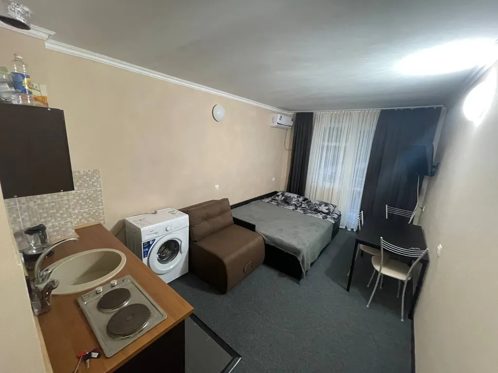 Тихий апартамент с кухонной зоной и стиральной машинкой