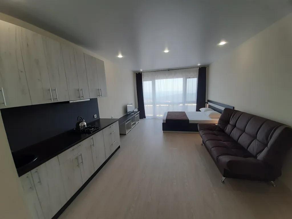 Квартира-студия № 4 2взрослых+2 детей с бассейном — аренда посуточно в Алушта