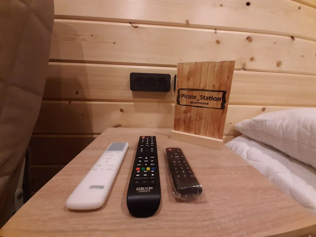 Уютный номер в новом домике в саду справа