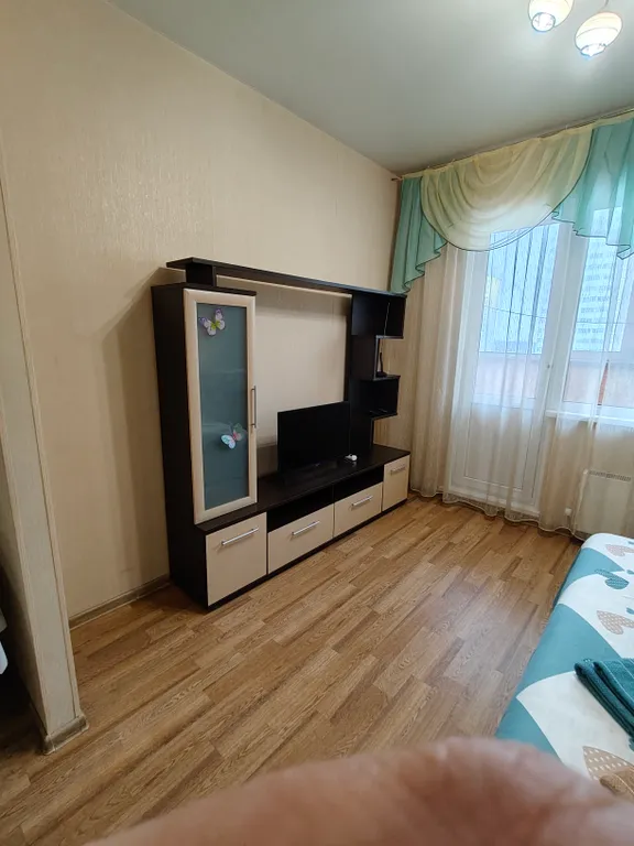 Студия рядом с ТЦ Аура