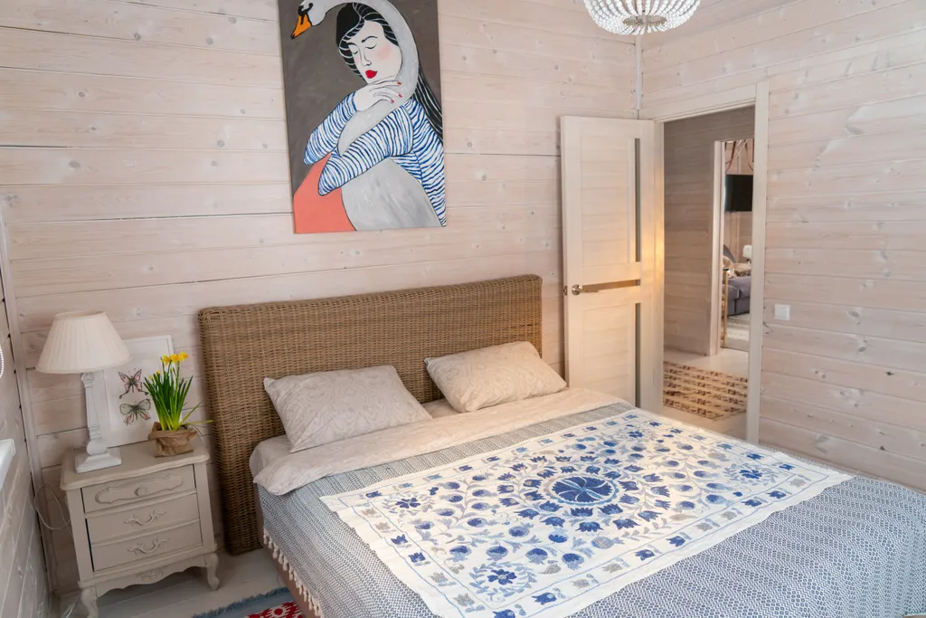 Панорамный дом у поля и леса