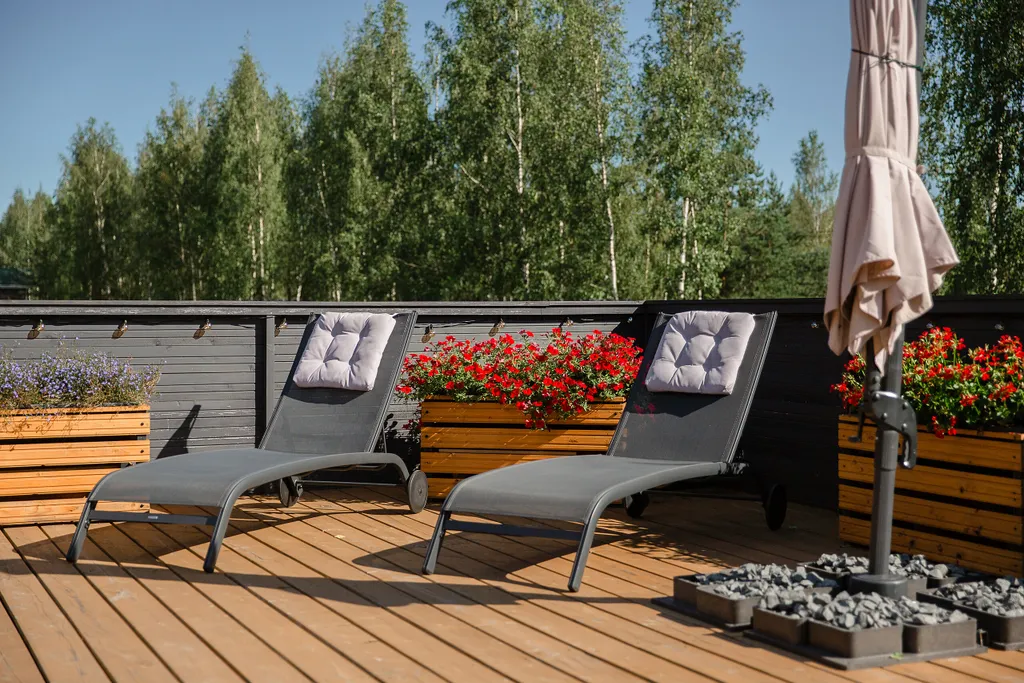 Коттедж Коттедж с панорамными окнами и террасой на крыше — Разметелево