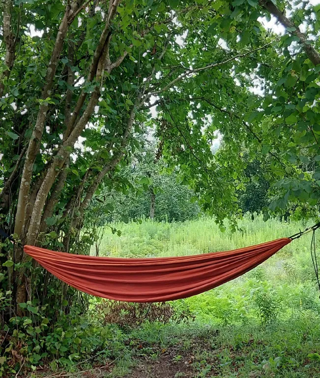 Дом утепленный в тихой местности, рядом горы и река