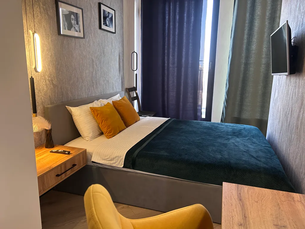 Современная студия с террасой