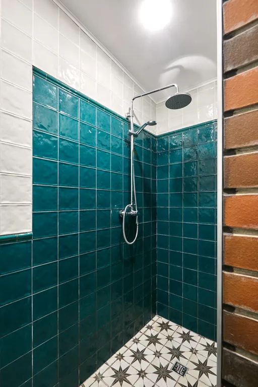 Большой коттедж с 5 спальнями, камином и террасой, Ромашка