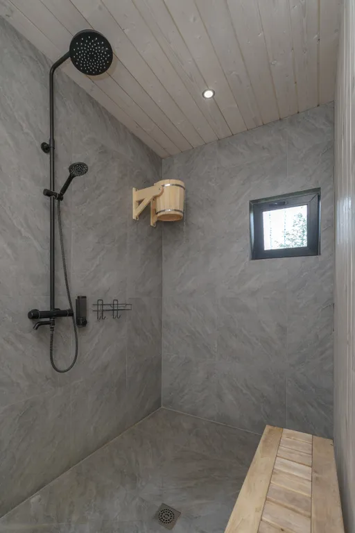 Домик с видом на лес