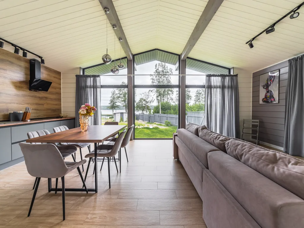 Дом на берегу озера