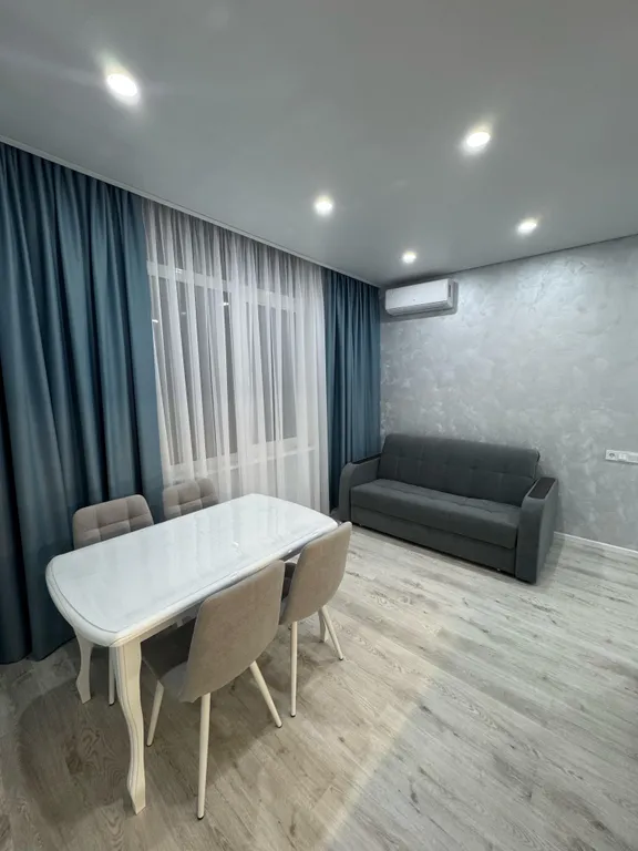 Комфортная двухкомнатная квартира в центре