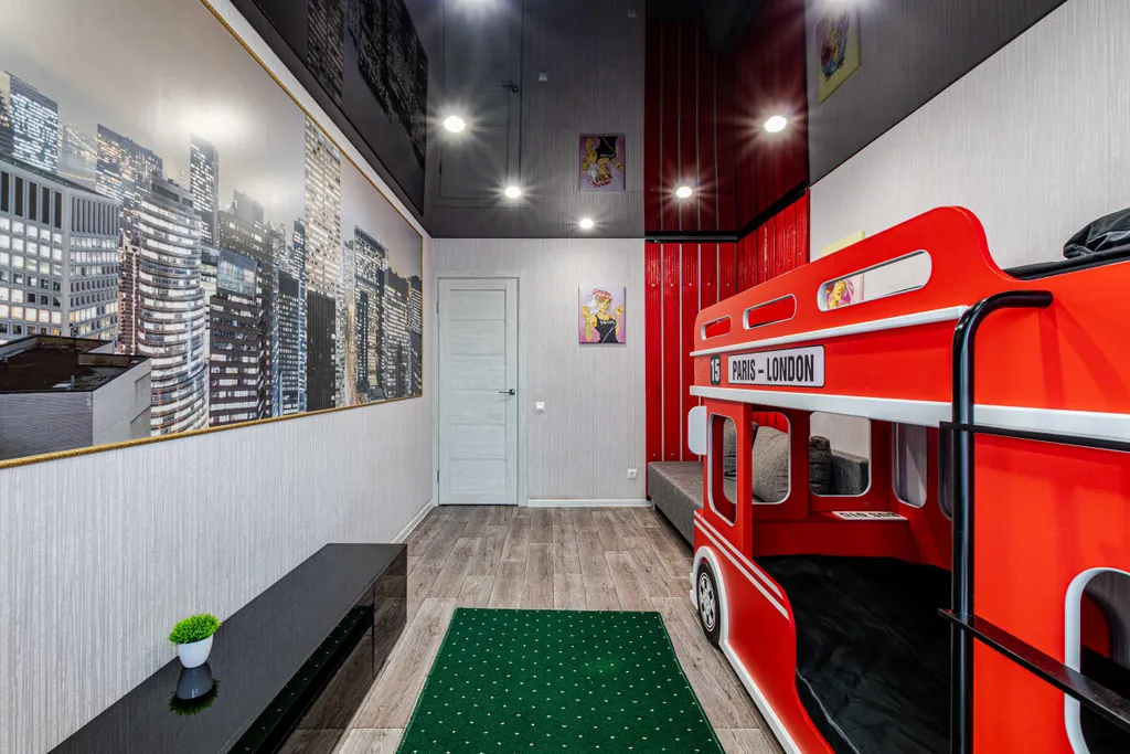 Уютная двухуровневая квартира с джакузи и аэрохоккем