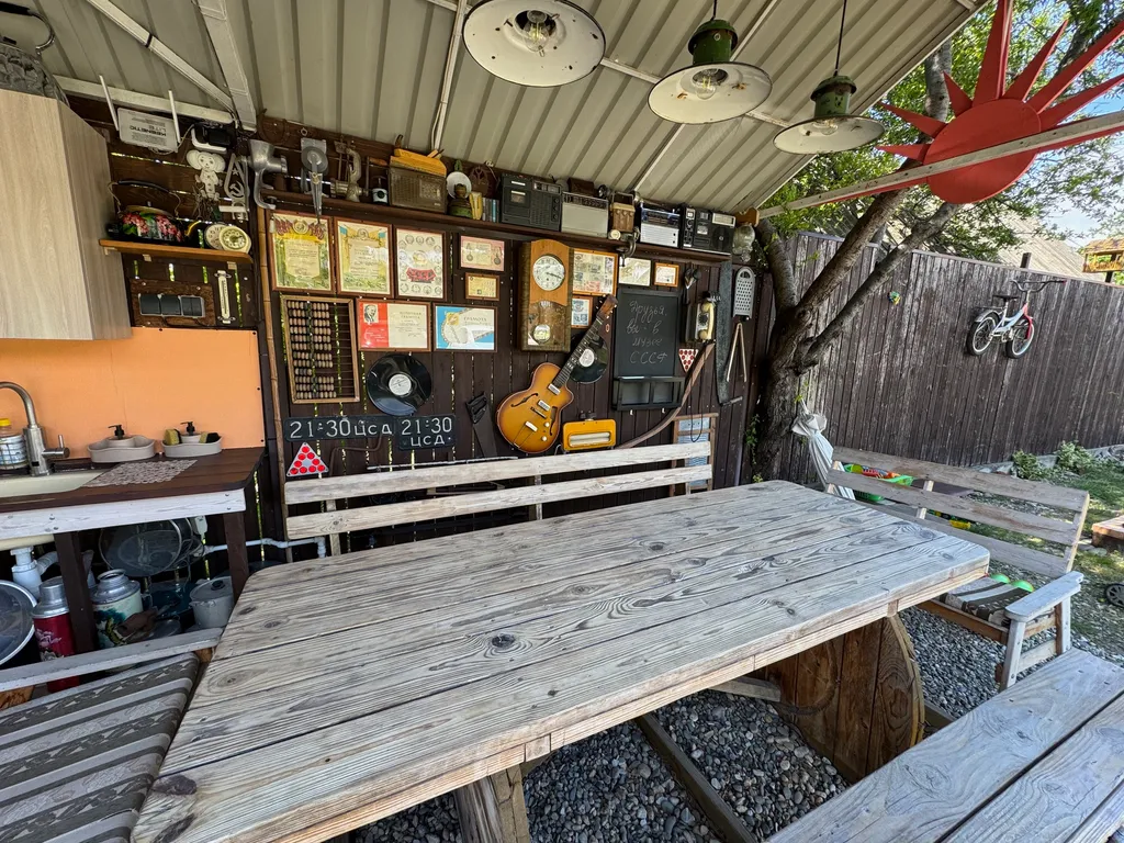 Домик с двуспальной кроватью и террасой