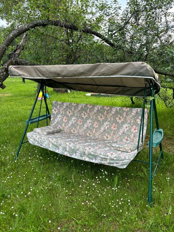 Деревенский домик в лесу