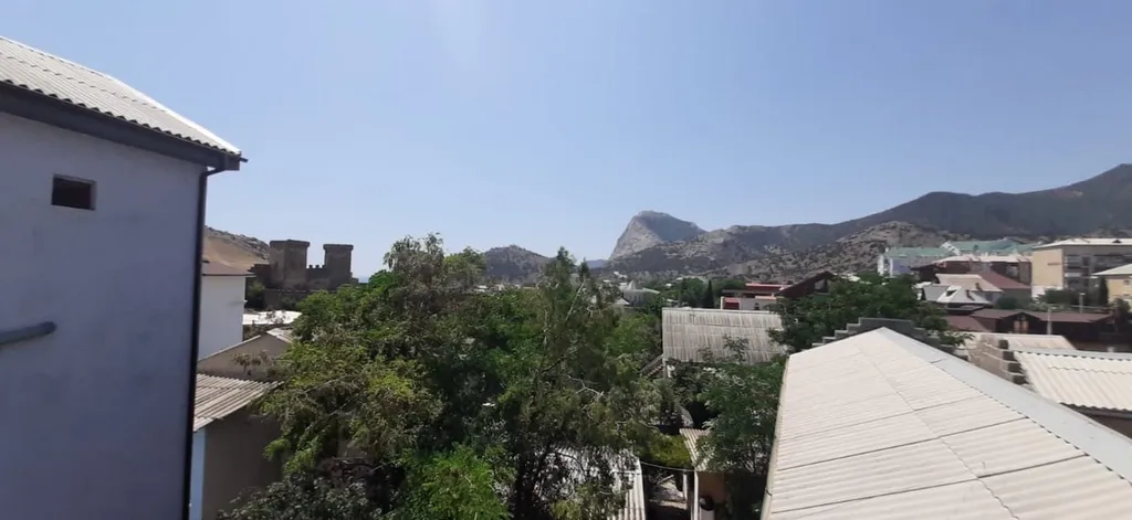 Двухкомнатный номер с видом на Генуэзскую крепость