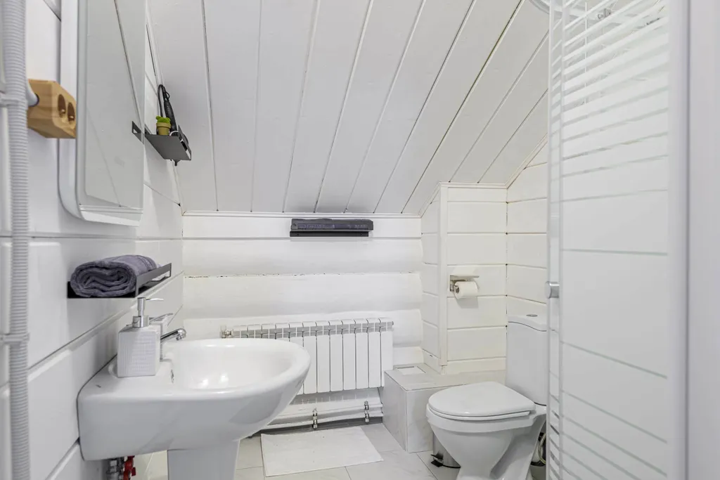 Коттедж Новый уютный гостевой дом Токио на Веле с балконом — Кикино