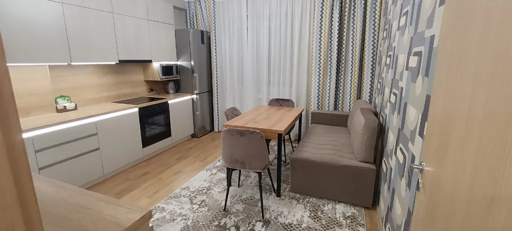 Однокомнатная уютнаю, просторная квартира