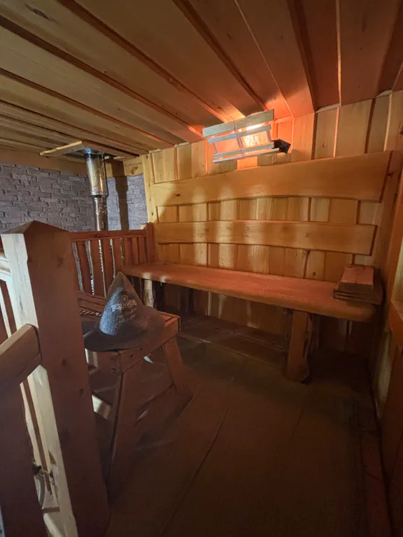 Дом с баней в лесу