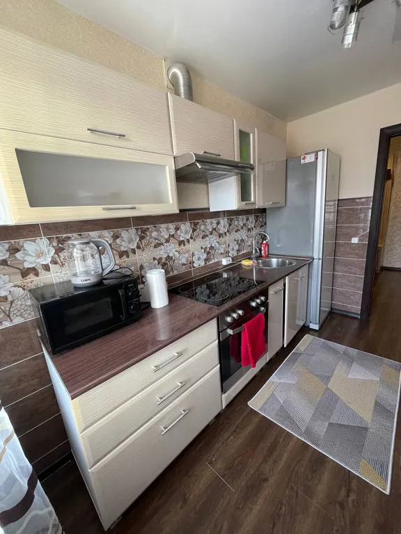 В центре Ишима, просторная 2-комнатная для командировок и семьи