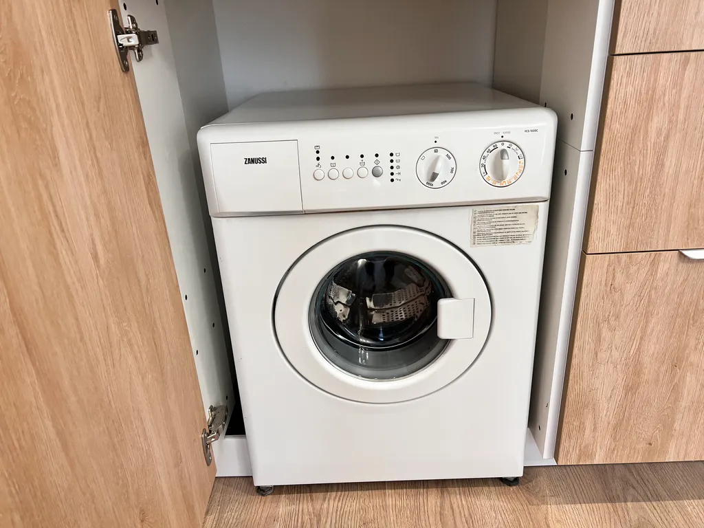 Просторная студия с птичками