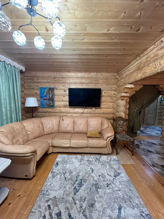 Большой коттедж на побережье озера Тосканка