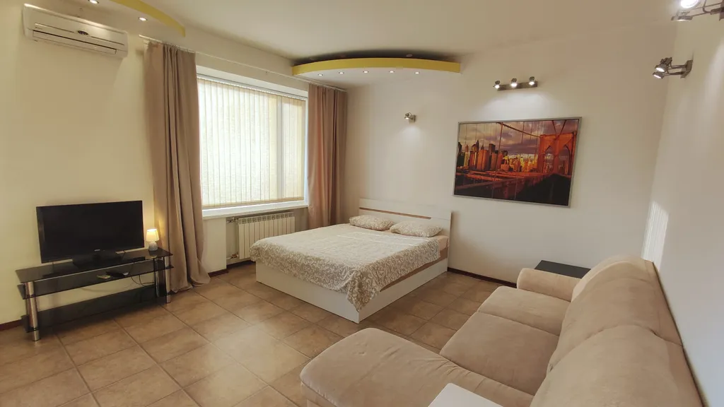 Квартира Уютная, светлая студия в центре — аренда посуточно в Омск