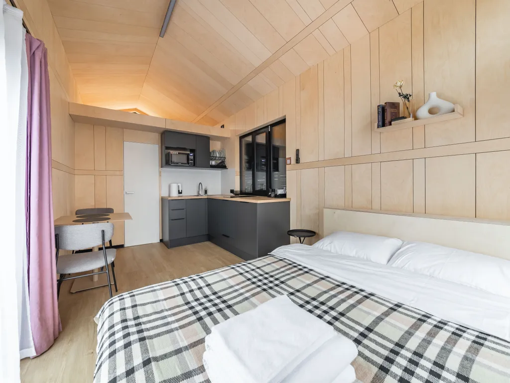 Коттедж Уютный дом в лесу для 2-х с купелью фурако и мангалом — Глубокое (Каменногорское г/п)