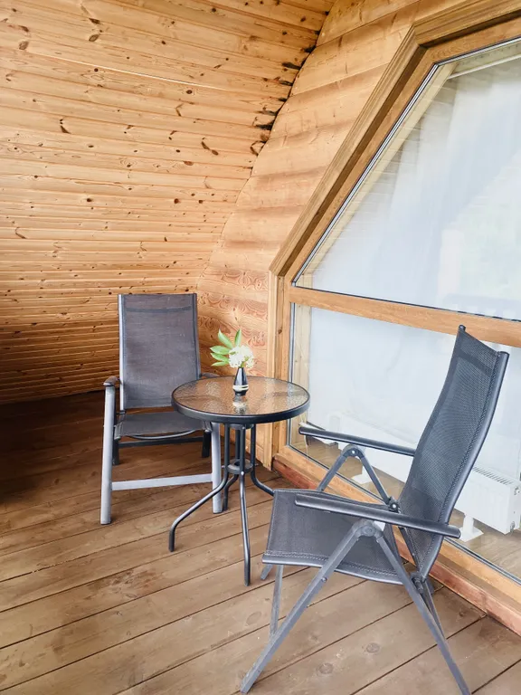 Русская усадьба, бревенчатый 2-х этажный дом с баней