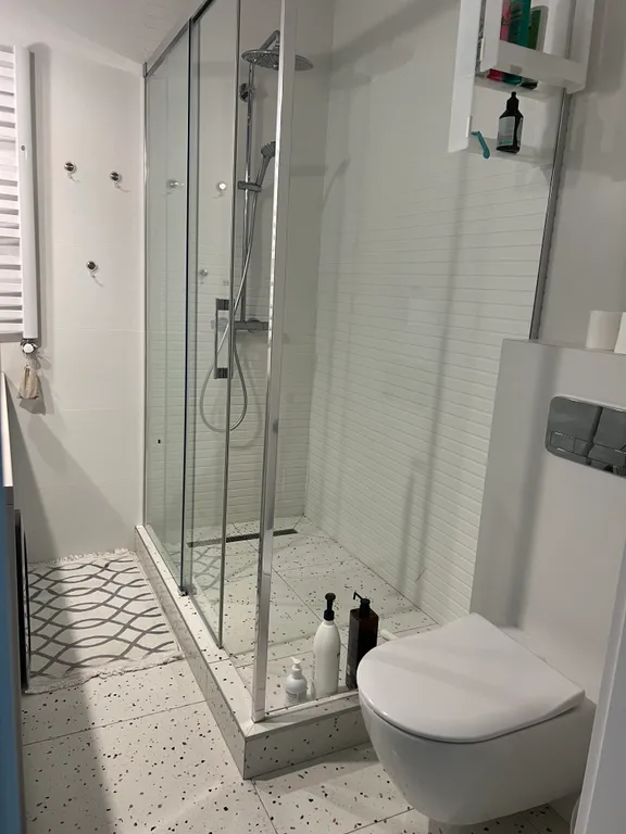 Современная уютная квартира около моря