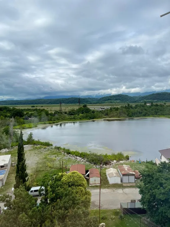 Двухкомнатная квартира в центре Пицунды