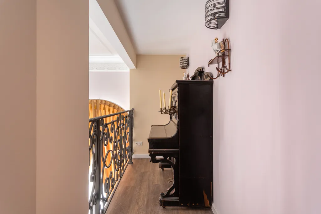 Квартира Экстравагантная квартира с кухней-музеем у метро Чернышевская — Санкт-Петербург