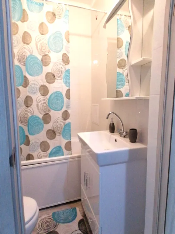 Каждому гостю подарок