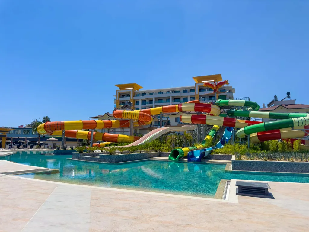 Апартаменты Azura World с видом на море, в комплексе 5 звезд