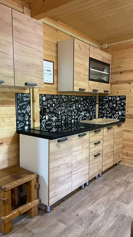 Уютный Дом в лесу с камином.