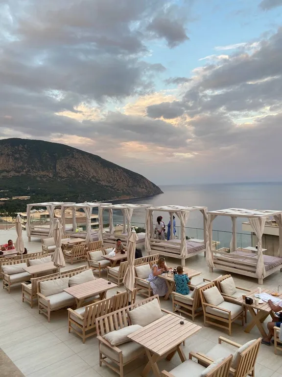 Апартамент в элитном ЖК с прямым панорамным видом на море и бассейном