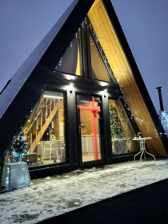 Уютный домик в стиле А-фрейм