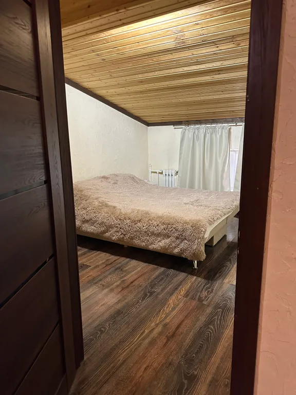 Уютная квартира на мансардном этаже с видом на горнолыжный склон, лес