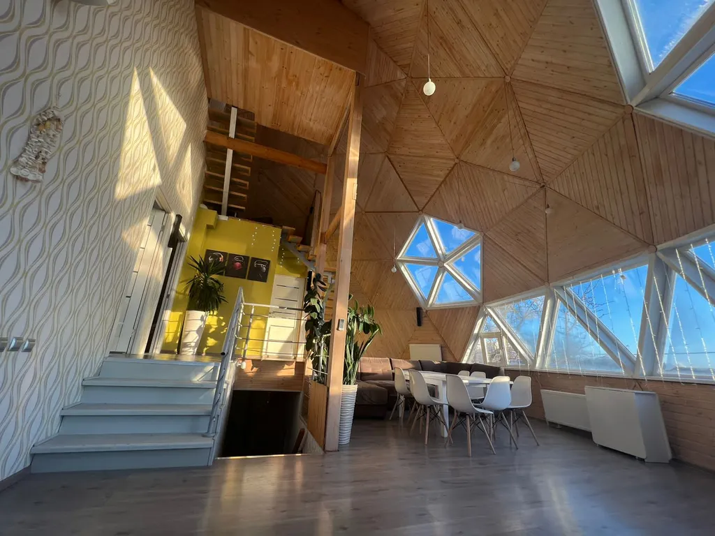 Купольный дом с видом на Кремль