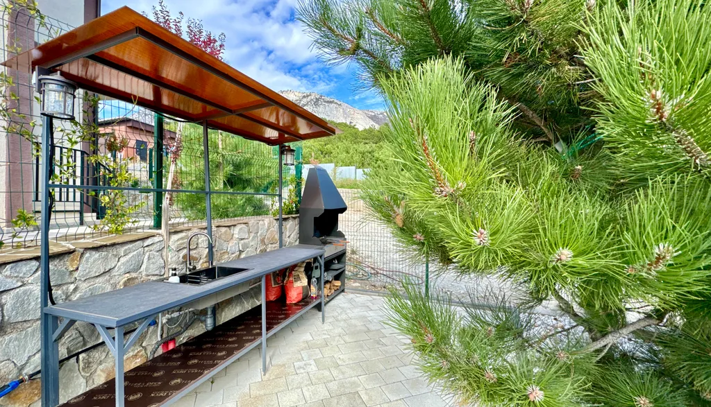 Таунхаус Панда в лесной зоне с подогреваемым бассейном и баней Кореиз