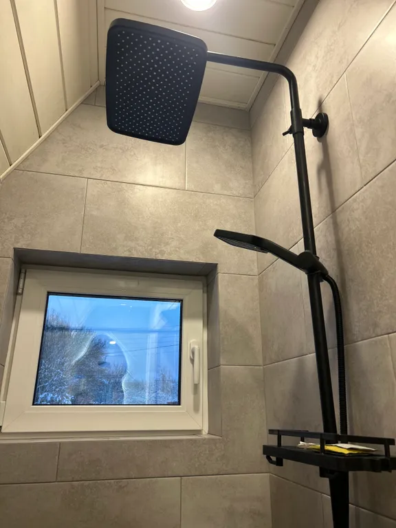 Современный треугольный эко дом